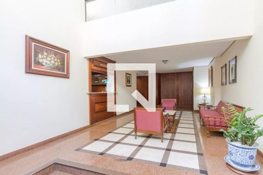 Comprar apartamento no Brooklin com 2 quartos, closet, piscina e churrasqueira no condomínio. — Hall Social