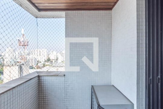 Comprar apartamento no Brooklin com 2 quartos, closet, piscina e churrasqueira no condomínio. — Varanda da Suíte