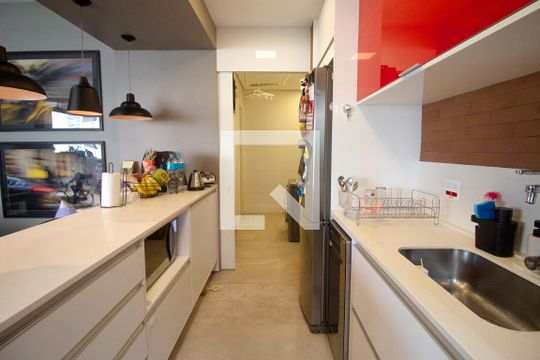 Apartamento à venda, com 89 m², 2 quartos e 2 vagas — Cozinha