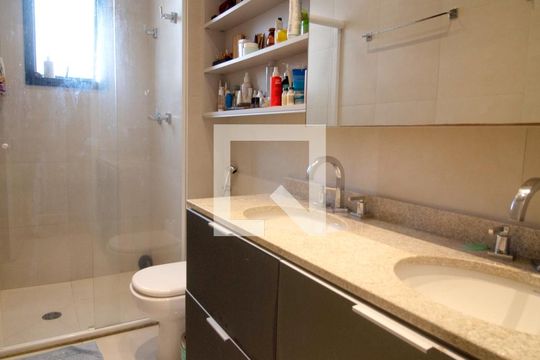 Apartamento à venda, com 89 m², 2 quartos e 2 vagas — Banheiro da Suíte 2