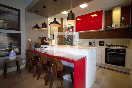 Apartamento à venda, com 89 m², 2 quartos e 2 vagas — Cozinha
