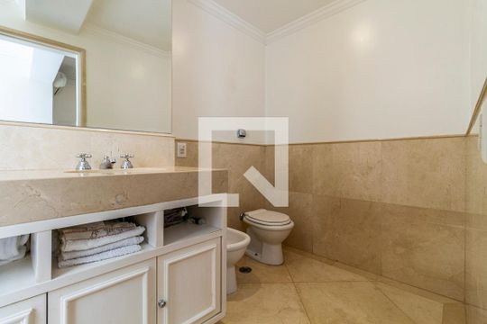 Apartamento à venda, com 133 m², 2 quartos e 1 vaga — Banheiro da Suíte 1