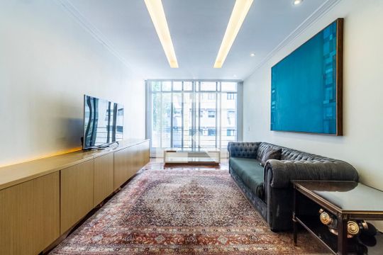 Apartamento à venda, com 133 m², 2 quartos e 1 vaga — Sala