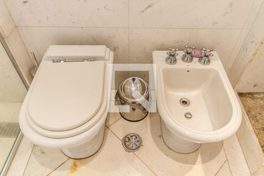 Apartamento à venda, com 133 m², 2 quartos e 1 vaga — Banheiro 2 da Suíte 2
