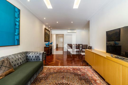 Apartamento à venda, com 133 m², 2 quartos e 1 vaga — Sala