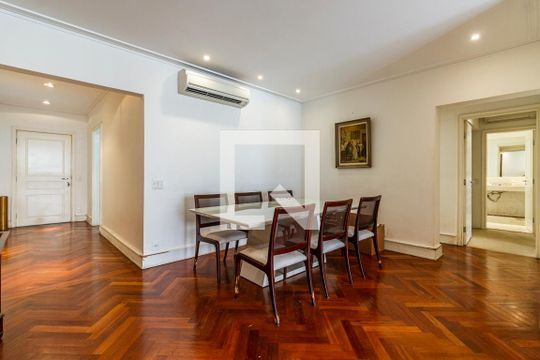 Apartamento à venda, com 133 m², 2 quartos e 1 vaga — Sala