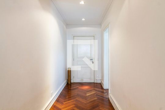 Apartamento à venda, com 133 m², 2 quartos e 1 vaga — Hall