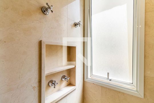 Apartamento à venda, com 133 m², 2 quartos e 1 vaga — Banheiro da Suíte 1