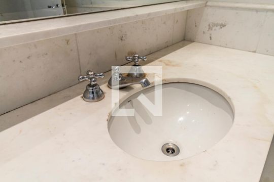 Apartamento à venda, com 133 m², 2 quartos e 1 vaga — Banheiro 2 da Suíte 2