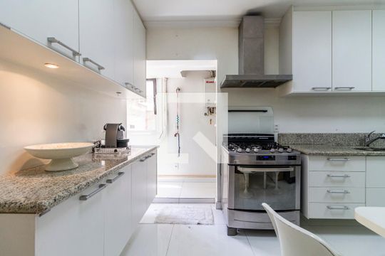 Apartamento à venda, com 133 m², 2 quartos e 1 vaga — Cozinha