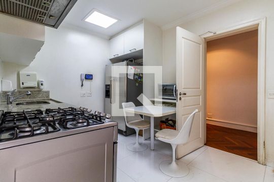 Apartamento à venda, com 133 m², 2 quartos e 1 vaga — Cozinha