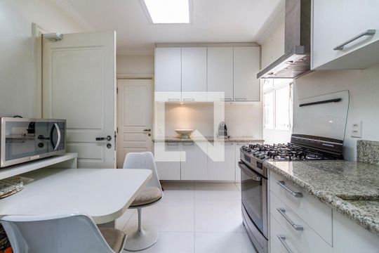 Apartamento à venda, com 133 m², 2 quartos e 1 vaga — Cozinha