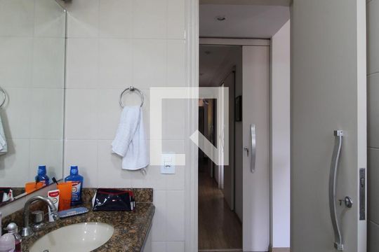 Apartamento à venda, com 196 m², 4 quartos e 3 vagas — Banheiro da Suíte 1