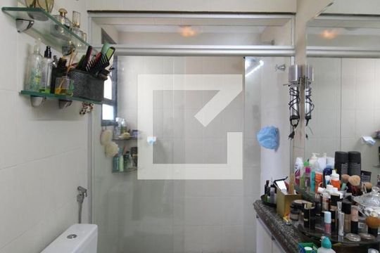 Apartamento à venda, com 196 m², 4 quartos e 3 vagas — Banheiro da Suíte 2