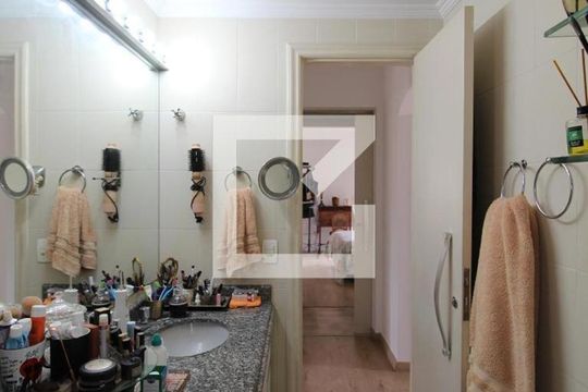 Apartamento à venda, com 196 m², 4 quartos e 3 vagas — Banheiro da Suíte 2