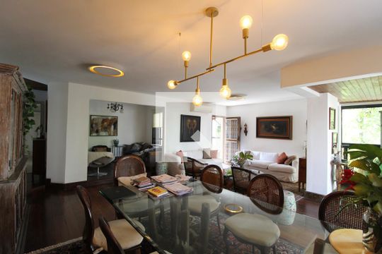 Apartamento à venda, com 196 m², 4 quartos e 3 vagas — Sala