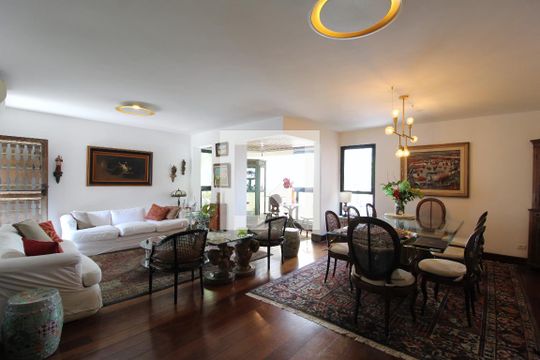 Apartamento à venda, com 196 m², 4 quartos e 3 vagas — Sala
