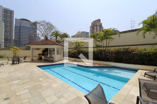 Apartamento à venda, com 196 m², 4 quartos e 3 vagas — Área Comum - Piscina