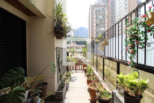 Apartamento à venda, com 196 m², 4 quartos e 3 vagas — Varanda