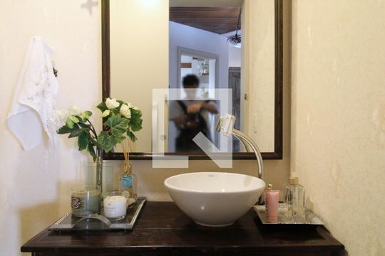 Apartamento à venda, com 196 m², 4 quartos e 3 vagas — Lavabo