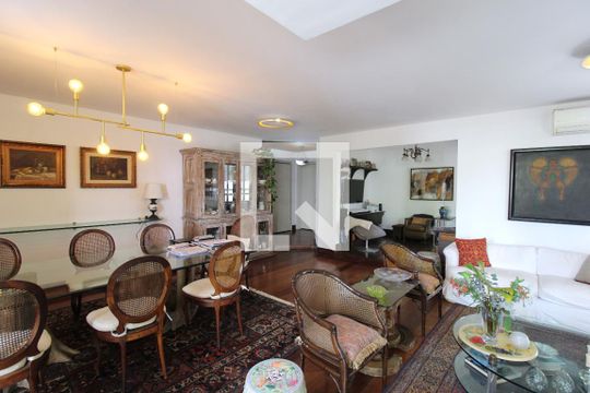 Apartamento à venda, com 196 m², 4 quartos e 3 vagas — Sala