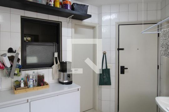 Apartamento à venda, com 196 m², 4 quartos e 3 vagas — Área de Serviço