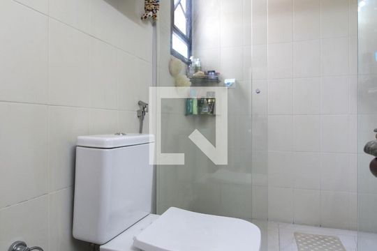 Apartamento à venda, com 196 m², 4 quartos e 3 vagas — Banheiro da Suíte 2