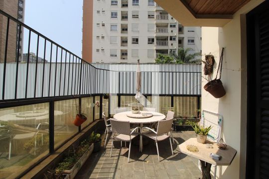 Apartamento à venda, com 196 m², 4 quartos e 3 vagas — Varanda