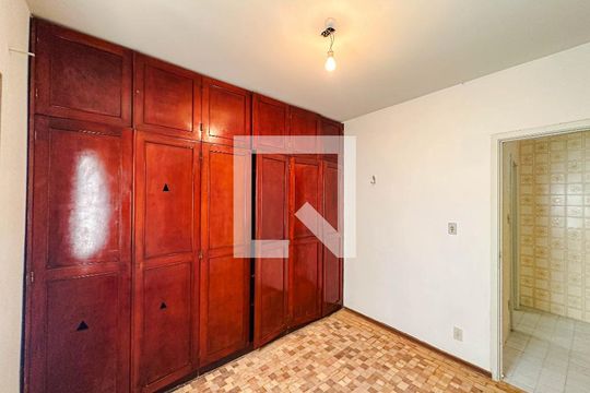 Casa na Pompeia com 4 quartos e closet. Compra ideal. — casa 2/quarto 4