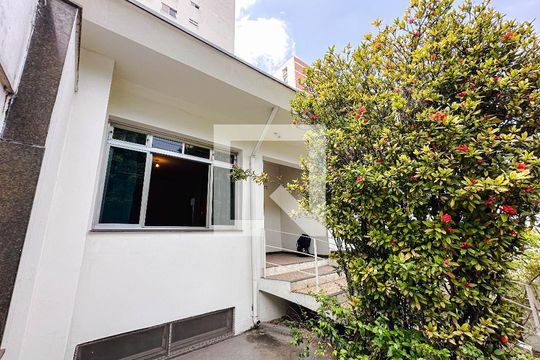 Casa na Pompeia com 4 quartos e closet. Compra ideal. — Fachada
