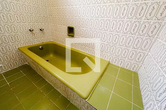 Casa na Pompeia com 4 quartos e closet. Compra ideal. — banheiro