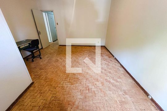 Casa na Pompeia com 4 quartos e closet. Compra ideal. — quarto