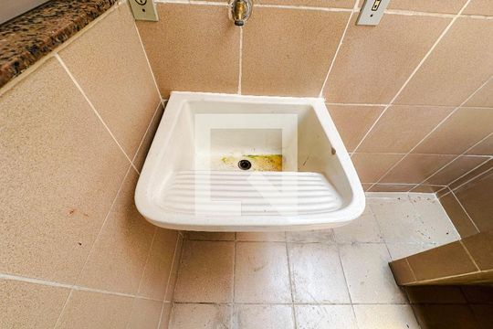 Casa na Pompeia com 4 quartos e closet. Compra ideal. — casa 2/cozinha/Área de Serviço