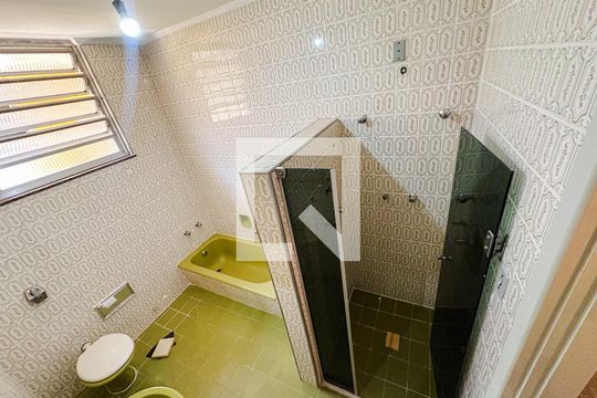 Casa na Pompeia com 4 quartos e closet. Compra ideal. — banheiro
