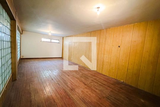 Casa na Pompeia com 4 quartos e closet. Compra ideal. — casa 2/sala