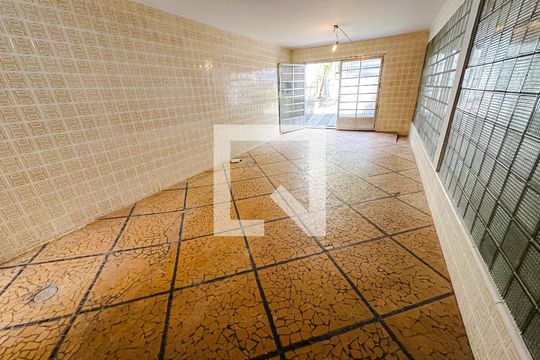 Casa na Pompeia com 4 quartos e closet. Compra ideal. — Área comum