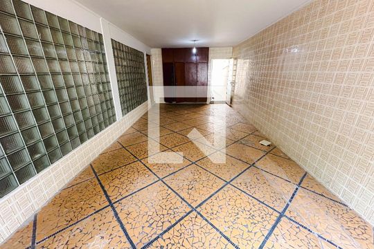 Casa na Pompeia com 4 quartos e closet. Compra ideal. — Área comum
