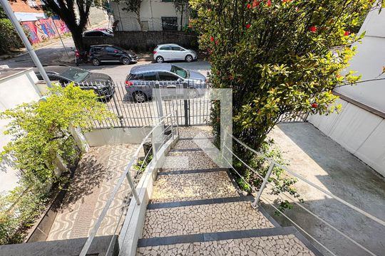 Casa na Pompeia com 4 quartos e closet. Compra ideal. — Área comum