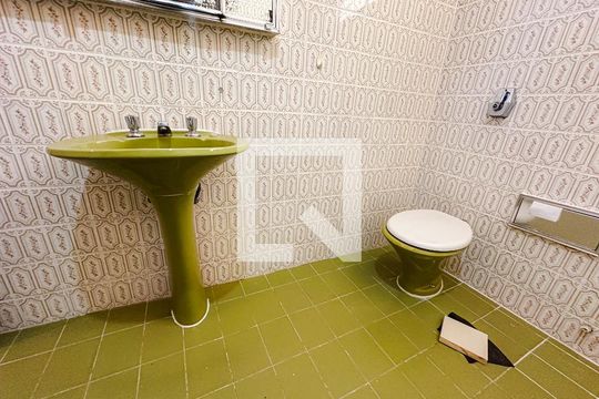 Casa na Pompeia com 4 quartos e closet. Compra ideal. — banheiro