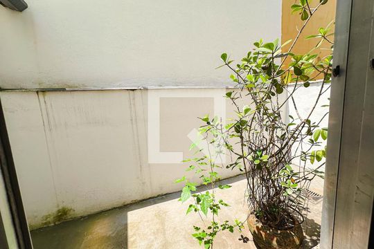 Casa na Pompeia com 4 quartos e closet. Compra ideal. — casa 2/quarto 4/vista