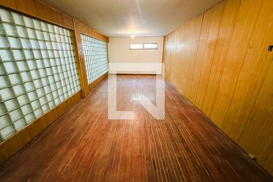 Casa na Pompeia com 4 quartos e closet. Compra ideal. — casa 2/sala