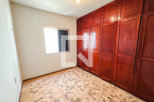 Casa na Pompeia com 4 quartos e closet. Compra ideal. — casa 2/quarto 4