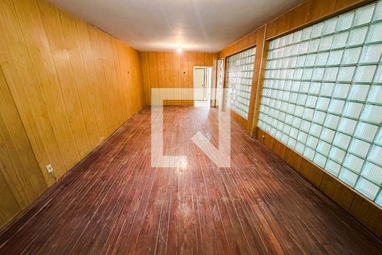 Casa na Pompeia com 4 quartos e closet. Compra ideal. — casa 2/sala