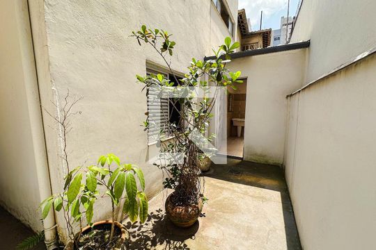 Casa na Pompeia com 4 quartos e closet. Compra ideal. — Área comum