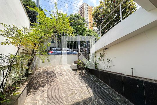 Casa na Pompeia com 4 quartos e closet. Compra ideal. — Área comum