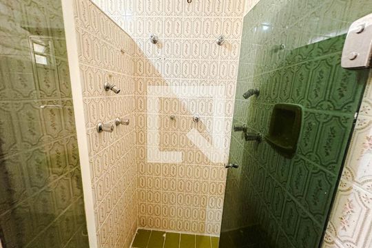Casa na Pompeia com 4 quartos e closet. Compra ideal. — banheiro