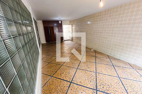Casa na Pompeia com 4 quartos e closet. Compra ideal. — Área comum
