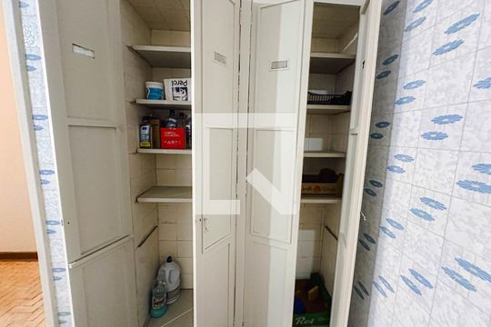 Casa na Pompeia com 4 quartos e closet. Compra ideal. — Área de Serviço