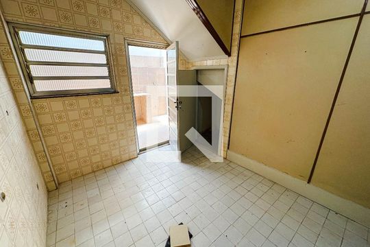 Casa na Pompeia com 4 quartos e closet. Compra ideal. — casa 2/cozinha/Área de Serviço