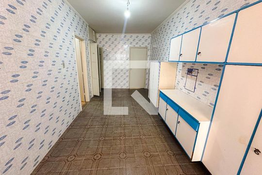 Casa na Pompeia com 4 quartos e closet. Compra ideal. — cozinha